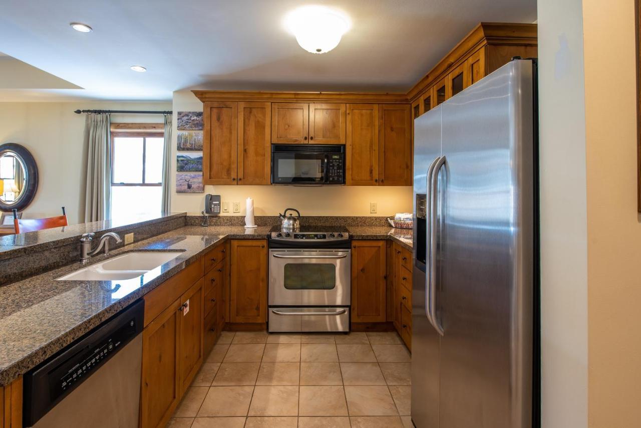 Two Bedroom Condo With Balcony Over Mountaineer Square - Just Steps From The Slopes! Condo Crested Butte Exterior photo